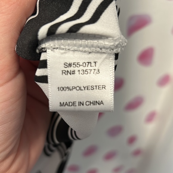 Olivaceous Black and White Vertical Striped Sleeveless V Neck Blouse Size Large - Picture 5 of 5